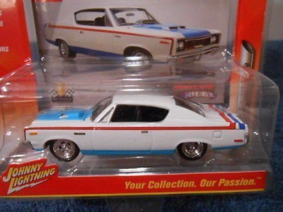 Johnny Lightning 2016 Series Muscle Car USA 1970 AMC Rebel Machine (White, #1 of 6, Version A)