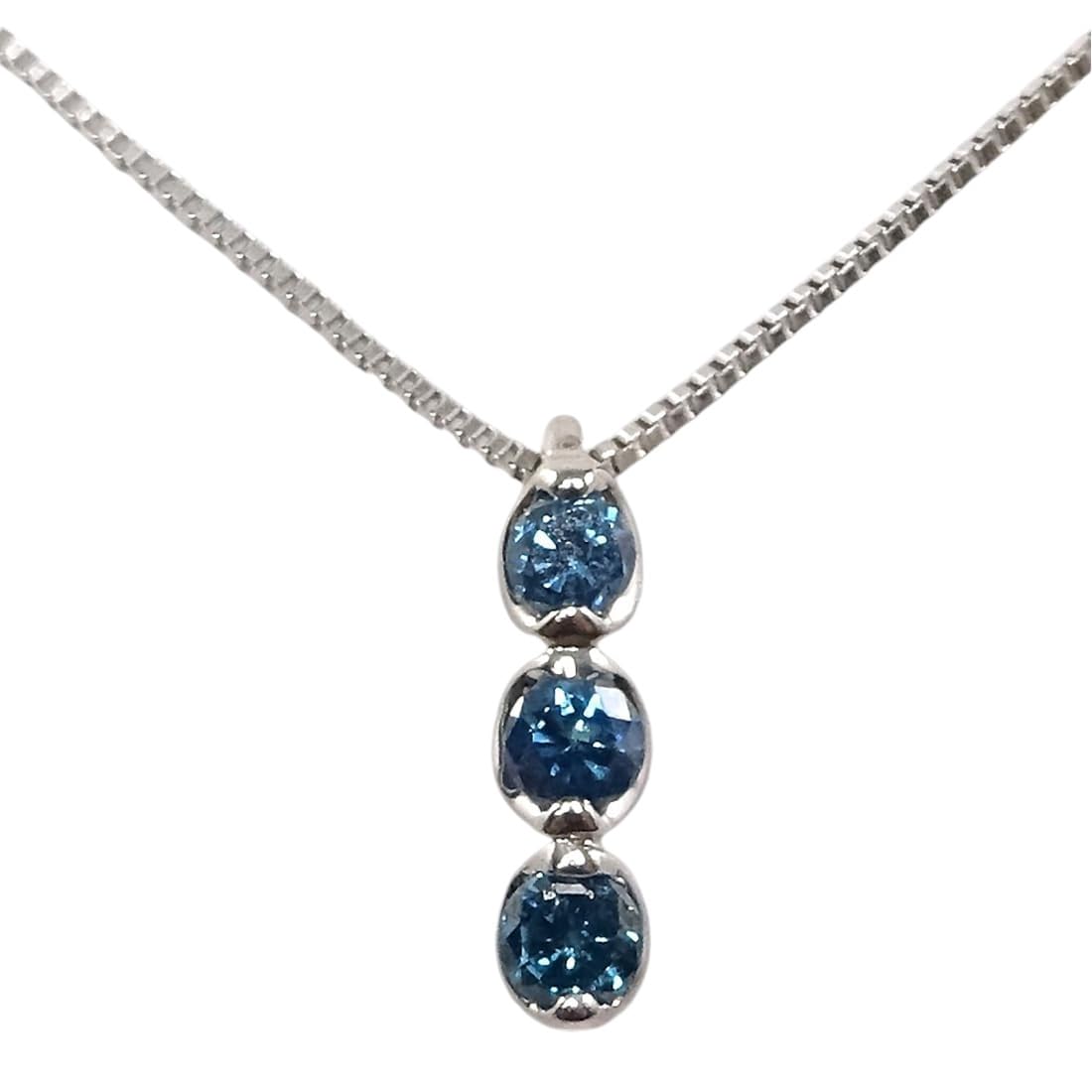 [あなたと私の宝石箱] プラチナダイヤモンド ネックレス ブルーダイヤモンド 一粒SI～クラス 【宝石鑑別書付】 【誕生石４月】 【ギフトラッピング済み】 (3ストーン)商品画像