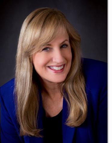 Sitting On A File Cabinet Naked With A Gun True Stories Of Silicon Valley Ceo Assistants Linda Mcfarland Joanne Linden Sharon Turnoy 9781449031596 Amazon Com Books