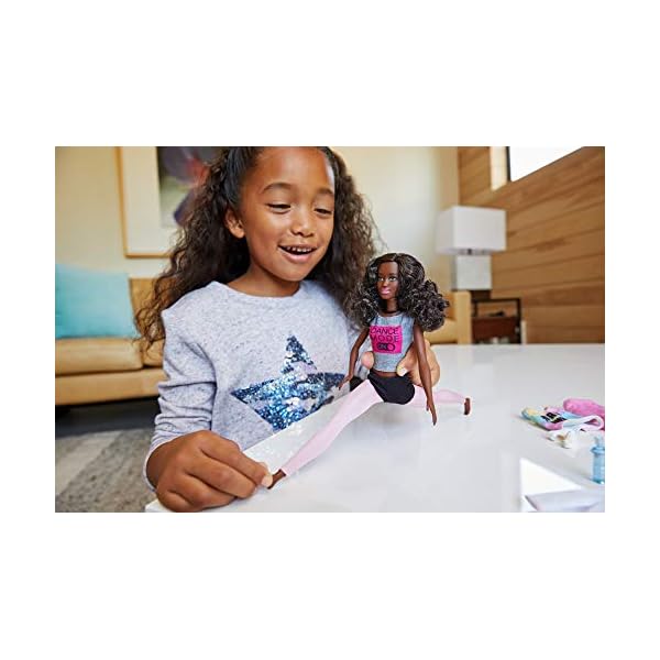 Barbie GLH63 - Karriere Puppe (AA) mit Überraschungs-Moden und Accessoires, Spielzeug ab 3 Jahren – Bild 3