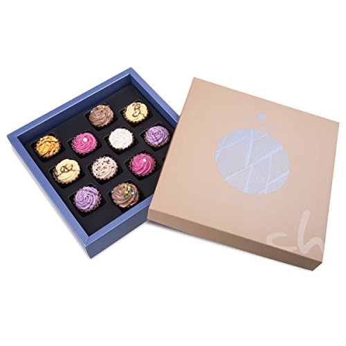 CHOCOLISSIMO - Schokolade Geschenk - 12 handgemachte Cupcake Luxus Pralinen in edler Verpackung, Sonderedition Süßes aus der Confiserie - zu Weihnachten, Valentinstag, für Frau, Mann - Square Maxi – Bild 2