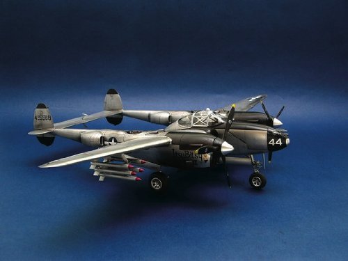 Trumpeter 1/32 P38L-5-LO Lightning Fighter