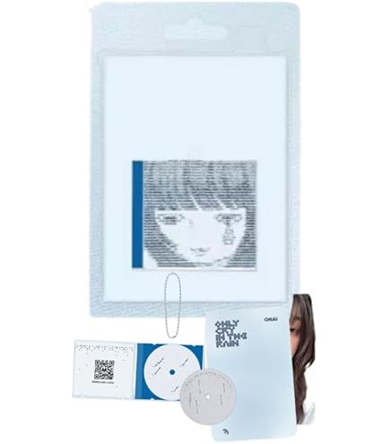 Amazon.com: LOONA CHUU Strawberry Rush 2nd Mini Album STAYG ALBUM