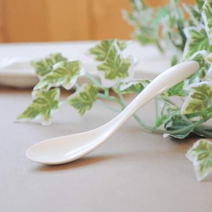 Amazon Co Jp 薄くて軽い ヨーグルトスプーン 強化磁器 一級品 瀬戸焼 業務用食器 おしゃれ 白い 白いスプーン 朝食 ゼリー 口当たり なめらか 口あたり 滑らか 真っ白 オシャレ 薄い 軽い 食器 カフェ 陶器 陶器のスプーン セラミックスプーン うすい