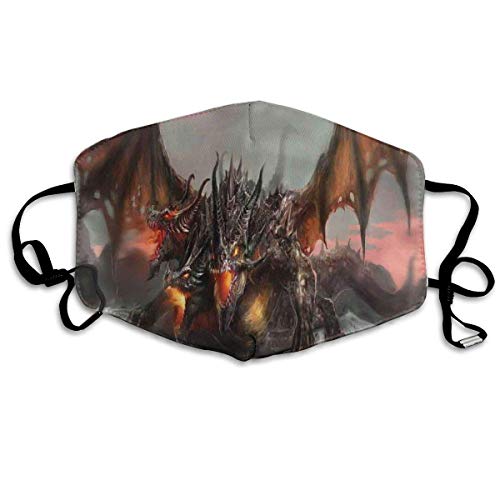 Bequeme Winddichte Maske, Illustration des dreiköpfigen feuerspeienden Drachen Großes Monster im gotischen Stil für…