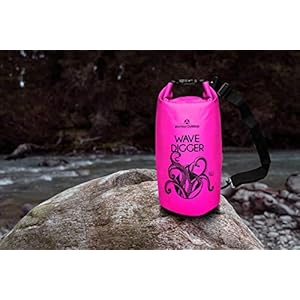 Schnorchelmasken 41UIP2QzisL. SS300 Du willst Deine Wertgegenstände bei der nächsten Bootsfahrt sicher verstauen, dann ist unser Dry Bag »Seemann« genau der Richtige für Dich. Dry Bags (dt. Trockentaschen) sind die idealen Begleiter, um Dein Gepäck beim nächsten Segeltörn sicher, trocken und wasserfest zu verstauen. Ob Smartphones, Wertsachen oder Kleidung – für jede Gegebenheit gibt es die passende Größe. Farbenfrohe Designs machen unsere Seemannsäcke zu einem perfekten Accessoire für Outdoor-Aktivitäten.
EINSATZGEBIETE: Dry Bags schützen Deine Wertsachen vor Regenschauern, Sand und Schmutz. Egal ob am Strand, auf See, beim Wandern, Skifahren, Camping, Snowboarden, Kanufahren oder Angeln, die wasserdichte Tasche ist Dein Outdoor-Bag für alle Aktivitäten. Wasserdicht und robust! #DoYourOutdoor ist eine Marke der #DoYourSports GmbH.
GRÖSSEN: 2L 5L, 10L 20L 30L oder 40L je nach Bedarf für kleine oder große Reisen geeignet oder einfach wenn Du mit dem Fahrrad oder Motorrad zur Arbeit fährst, schützt der Rucksack Deine Wertsachen vor Nässe, Staub, Schnee und Schmutz.