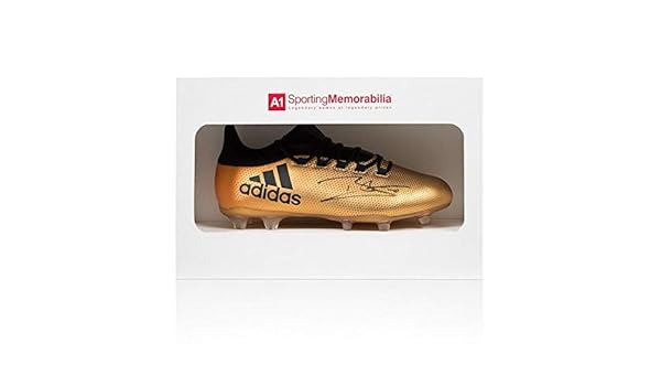 gold bottom soccer cleats