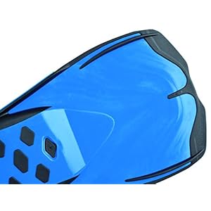 Schnorchelmasken 41V%2BPvu1U7L. SS300 Kurze Flossen zum Schwimmen im Schwimmbecken, flexibel und robust, um die Leistung des Schwimmers beim Training zu optimieren, ohne die Muskeln zu ermüden, dank optimaler Nachgiebigkeit der verwendeten Materialien
Geschlossenes ergonomisch geformtes Fußfach aus weichem Gummi, der sich an den Fuß schmiegt und fest am Fuß sitzt, um Ermüdung und Antriebsverlust zu vermeiden.
Das kurze Blatt der Schwimmflossen Seac Vela besitzt Kanäle, um den Wasserablauf zu verbessern und Ränder aus stoßdämpfendem Gummi zum Schutz der anderen Schwimmer