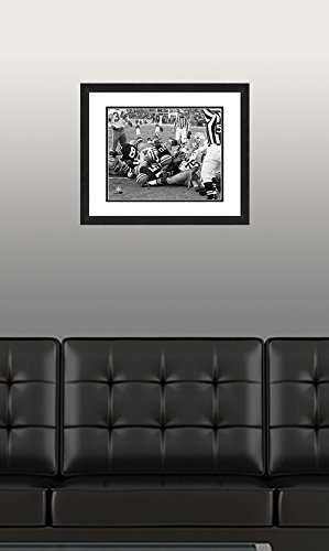 NFL Green Bay Packers Bart Starr, Beautifully Framed and Double Matted, 18” x 22” Sports Photograph - Thumbnail 2