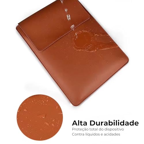 Capa PREMIUM em Couro para Macbook Pro e Air 13" a 14" Polegadas (2016-2025) com Suporte Ergonômico e Mousepad Integrado, Compatível com Notebook (Marrom)