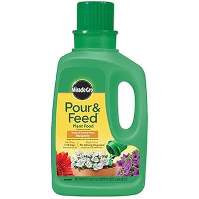 Miracle-Gro Pour and Feed Liquid Plant Food, 32-Ounce (Plant Fertilizer)