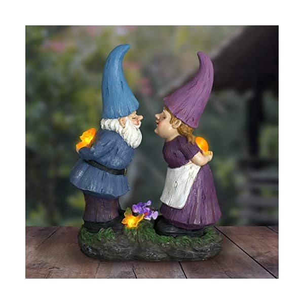 Garden Gnomes Kissing Statue