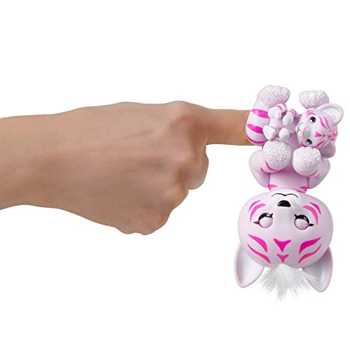 3 WowWee+Fingerlings+Light+Up+Baby+Tiger