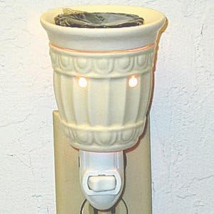 Plug-In Tart Burner - Ivory Columns
