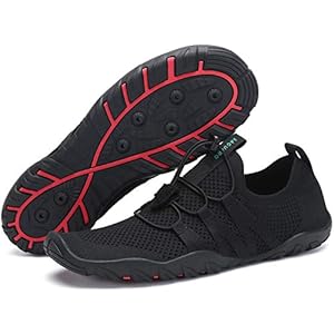 SAGUARO Badeschuhe Herren Wasserschuhe Männer Strandschuhe Damen Aquaschuhe Neoprenschuhe rutschfeste Schwimmschuhe Dunkelschwarz 45 EU 5 Schnorchelmasken 41WZgJ2y aL. SS300 Obermaterial: Obermaterial mit salzbeständiger Abriebfestigkeit Atmungsaktives, ultraleichtes Lycra-Material für schnelle Drainage und Querbelüftung, geben ausgezeichnete Flexibilität und Komfort.
Innenmaterial: Polyester,Elasthan.Schnell Trocknend,schafft eine Komfortabel und atmungsaktiv,trockenere und gesündere WasserSchuh umwelt
Sohle: SCHNELLES TROCKNEN MIT DRAINAGE-LÖCHERN,Einzigartige und hochwertige Anti-Rutsch-Tarngummisohle mit mehreren Löchern an jeder Unterseite, um sicherzustellen, dass das Wasser richtig aus ihnen herausfließt, was eine kühlere und gesündere Schuhumgebung schafft