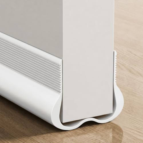 Veda Porta Inferior 93 cm Ajustável Adesivo Protetor de Porta em PVC para Bloquear Vento, Poeira, Insetos e Ruídos,Design em Arco 30° para Deslizamento Suave Corte Sob Medida(Branco)
