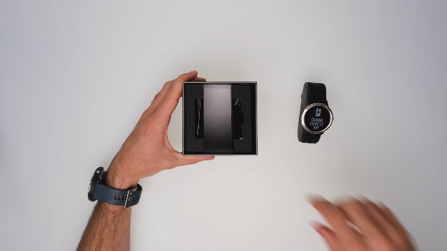 Garmin-010-01769-01-Vivoactive-3-GPS-Smartwatch-with-Contactless-Payments-and-Built-In-Sports-Apps-Black-with-Silver-Hardware