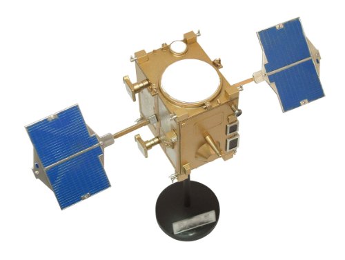 Aoshima 1/32 Atatsuki (Planet C) And 1/144 Ikaros (Interplanetary Kit)