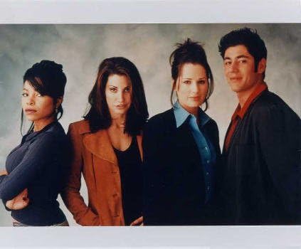 Amazon ブロマイド写真 海外ドラマ スヌープス キャスト4人 ジーナ ガーション アイドル 芸能人グッズ 通販