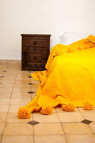 The Sun KIng. Moroccan Pom Pom Blanket Throw, Quilt, Bedding, Cotton. X-Large (94 x 118 inches / 2.4 x 3 m)