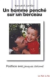 Un  homme penché sur un berceau