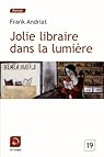 Jolie libraire dans la lumière