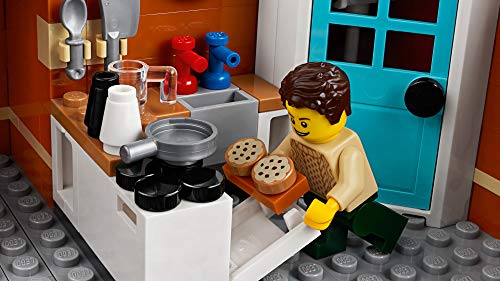 LEGO Creator Expert Corner Garage - Image 7