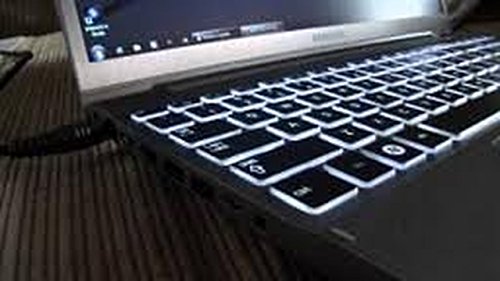 Samsung NP700Z5B-S01UB Intel Core i7-2675QM 2.2GHz 8GB 1TB DVD+/-RW 15.6" Win7 (Silver)