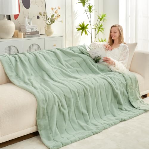 Cozy Bliss Faux Fur Throw Blanket for Couch, Cozy Soft Plush Thick Winter Blanket for Sofa Bedroom Living Room, 60 * 80 Inches Green