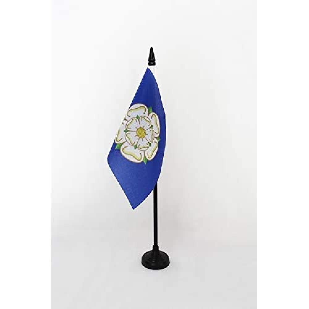 AZ FLAG - Yorkshire New county Table Flag 4'' x 6'' - Yorkshire New county Office Mini Banner 100% Polyester 15 x 10 cm - Mini Desk Flag with 10'' Pole and Black Plastic Base