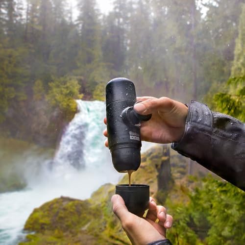 Camping Kaffeemaschine Tragbare Kompatibel Gemahlener Kaffee, Kleine Reisekaffeemaschine, Manuell von Piston Action betrieben, Mini Kaffeemaschine für unterwegs, Minipresso GR, Schwarz — Foto 7 von 7