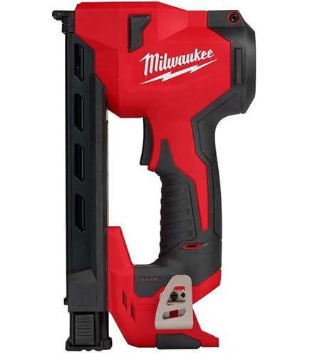 Grapadora Milwaukee M12 BST-202X - Inalámbrica, Con Batería 2.0 Ah Y Cargador, Color Rojo, Para Profesionales