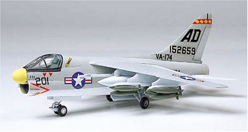 Tamiya 61607 1/100 LTV A-7A Corsair II