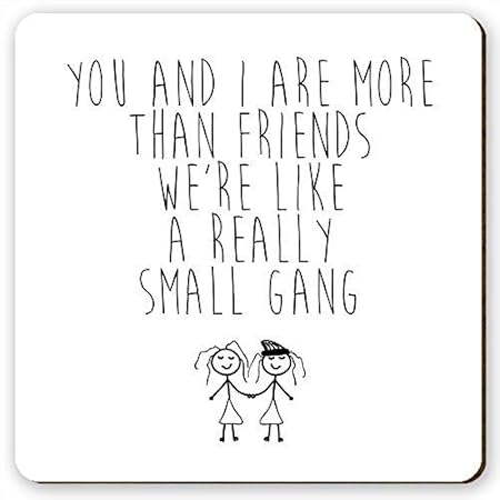 Sottobicchiere Divertente Alta Qualita Scritta In Inglese Io E Te Siamo Piu Che Amici Siamo Una Piccola Squadra Sottobicchiere Regalo Amazon It Casa E Cucina