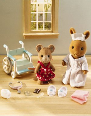Calico Critters,  Nurse Marjorie Bunny Helps Morgan Mouse