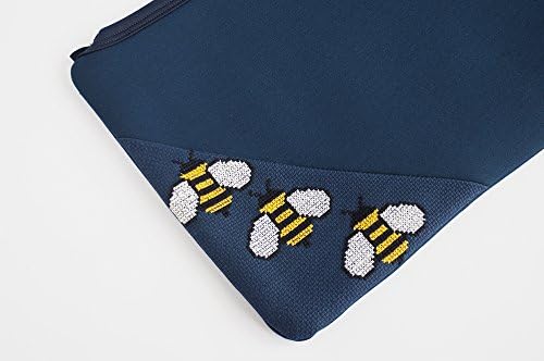 Tipi MacBook 13” USB C Artesanal Sleeve with bee embroidery.