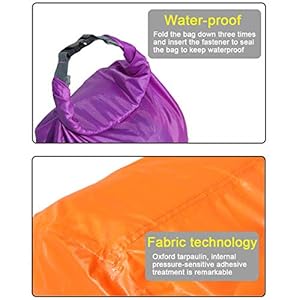 FLYHOME wasserdichte Dry Bags 40L Ultralight Wasserdicht Tasche, Reißfest Wasserdicht Packsack für Kajakfahren Camping Schwimmen Surfen 5 Schnorchelmasken 【100% wasserdicht, halten Sie Ihre Ausrüstung trocken】: Unser wasserdichte Tasche schützt Ihre Wertsachen vor Regen, Schnee, Schmutz, Staub oder Sand. Hydrostatischer Druck wasserdicht Index bis 5000, kann Ihre Artikel im Inneren trocken und sauber halten.
【Langlebig und leicht】: Unser wasserdichter dry bag aus 210T Polyestergewebe und ist nahtlos schweißfest, fest und zäh. Er wird mit einem Rollverschluss mit Schnellverschluss geliefert, der in drei Sekunden abdichtet. Er kann gerollt oder gefaltet werden, um Platz zu sparen, wenn dies nicht der Fall ist in Benutzung. Die glatte Oberfläche erleichtert die Reinigung. Nur etwa 100 g pro wasserdichten Taschen.
【Starke Schnalle zum Tragen】: Unser wasserdichte Tasche verfügt über eine professionelle Schnellverschlussschnalle, die 100.000-mal verwendet werden kann. Sie ist fest und sicherer.
