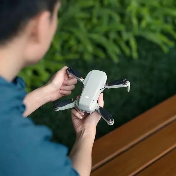 DJI Mini 4K Drohne mit 4K UHD Kamera Für Erwachsene, 3-Achsen-Gimbal-Stabilisierung, C0, QuickShots, 10 km Videoübertragung, Autom. Rückkehr, Windstabil, 1 Akku (31 min Flugzeit), Unter 249g 2