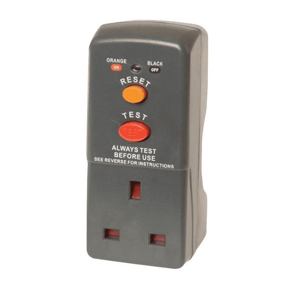 MASTERPLUG ARCDKG Non-Latching Single Socket RCD Safety Adaptor
