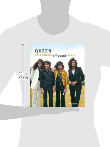 QUEEN ON CAMERA， off guard The Queen off duty: From driving to giggling with her husband