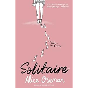 SOLITAIRE Questa non è una storia d’amore TikTok me l’ha fatto comprare! Dall’autore vincitore del Premio YA e creatore della serie Netflix … può variare: This is not a love Story … Paperback – 31 juli 2014