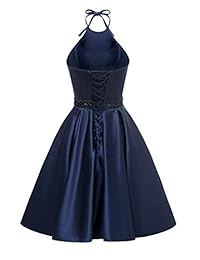 Vestido corto de satén con cuentas y bolsillos, de Halter