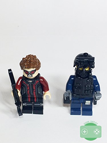 Hawkeye minifigure with Military figure avengers