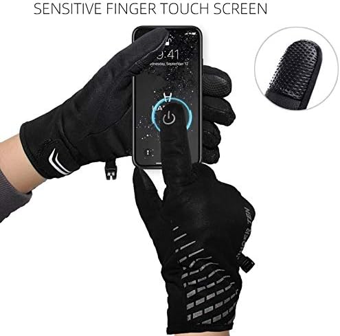 Black winter gloves suitable for climbing and biking activities, with good grip for fingers.