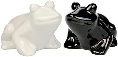 Ceramic Salt and Pepper Shakers in Frog Design Set of 2