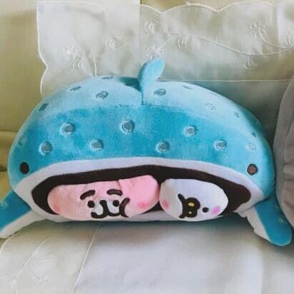 Amazon カナヘイ 水族館限定商品 クッション うさぎ ピスケ コラボ ぬいぐるみ ジンベイザメ ぬいぐるみ ホビー