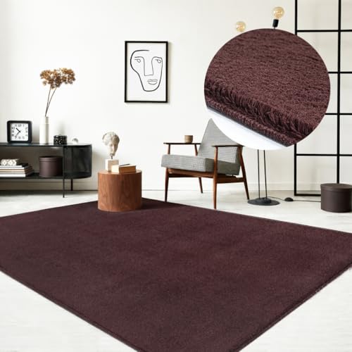 the carpet Relax Moderner Flauschiger Kurzflor Teppich, Anti-Rutsch Unterseite, Waschbar bis 30 Grad, Super Soft, Felloptik, Burgundy, Bordeauxrot, We