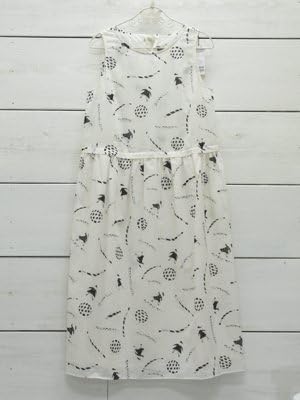 Amazon Co Jp シャンブルドゥシャーム Chambre De Charme 走る女の子プリント ワンピース オフホワイト 服 ファッション小物