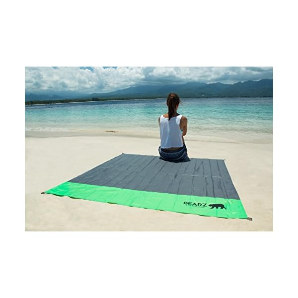BEARZ Outdoor Pocket Blanket Compact Picnic Blanket, Beach Blanket