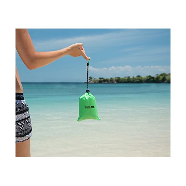 BEARZ Outdoor Pocket Blanket Compact Picnic Blanket, Beach Blanket